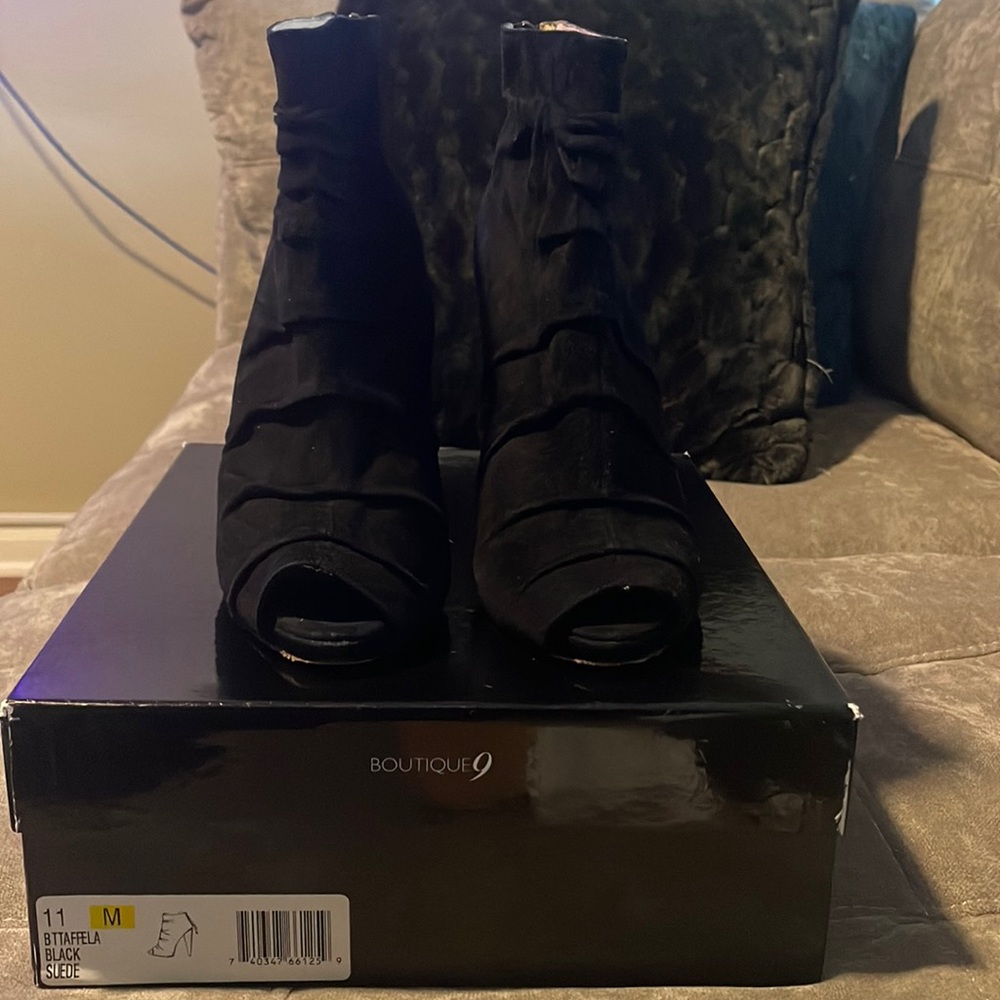 Boutique 9 by Nine West 11M Black Suede Booties